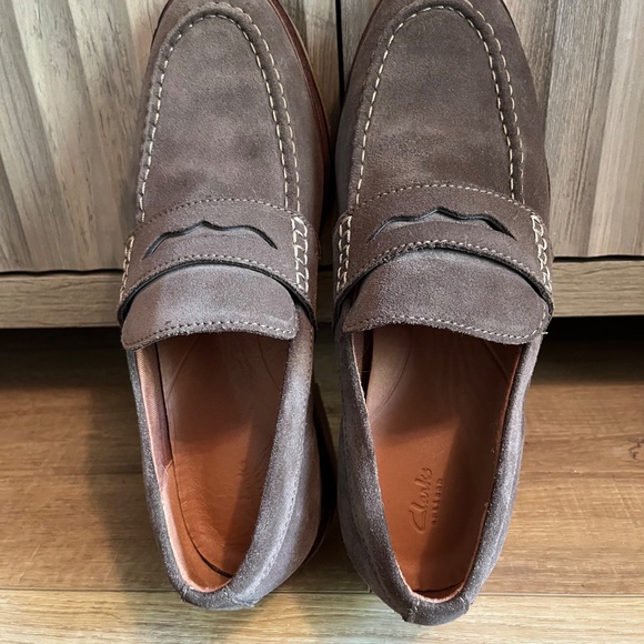 Clarks Artisan Clarkdale Flow Penny Loafers – Olive Suede – Men’s 8.5